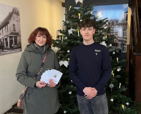Vorsitzende Verein Brot & Hoffnung in Eberswalde weihnachtswunschbaum25 3